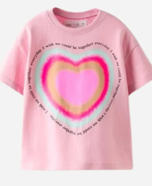 River Blossom Poppas House S01 Pink Heart Graphics T-Shirt - Image 2
